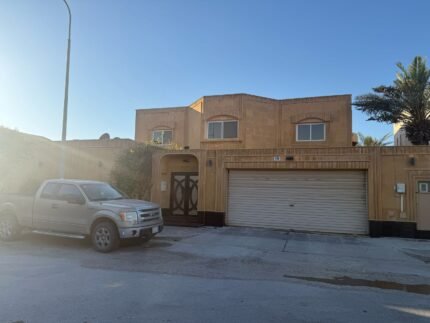 فيلا للبيع – حي الفاروق (588م – بتروكيما – 3 واجهات) 🏡