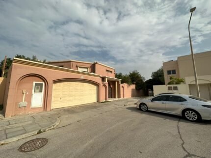 فيلا فاخرة على هيئة قصر – حي الفردوس – مساحة 1102م – واجهتين – جاهزة للسكن