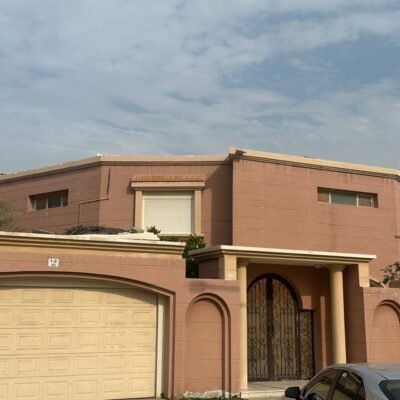 فيلا فاخرة على هيئة قصر – حي الفردوس – مساحة 1102م – واجهتين – جاهزة للسكن