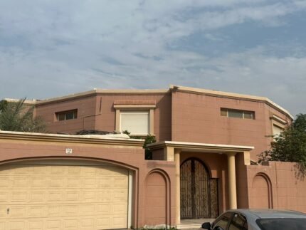 فيلا فاخرة على هيئة قصر – حي الفردوس – مساحة 1102م – واجهتين – جاهزة للسكن