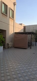 ⁦فيلا فاخرة بيوت الهيئة B2 للبيع بدارين – تشطيب راقٍ مساحة 507م⁩ - الصورة ⁦3⁩