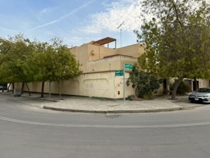 فيلا للبيع في الفناتير – بيوت الهيئة الملكية بريكاست | جاهزة للسكن–مساحة 514م