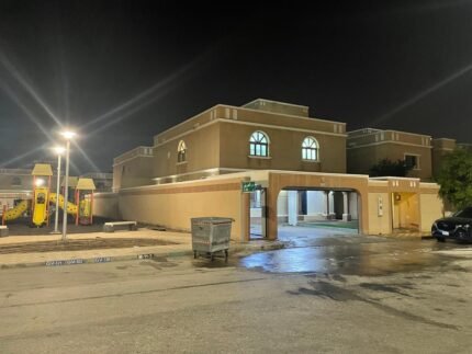 فيلا للبيع بتصميم مودرن – محلة العلا جلموده | بيوت مرافق مساحة 425 م