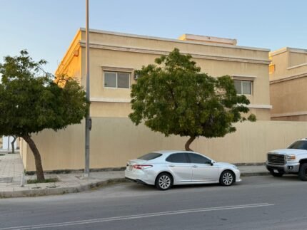 فيلا رأس بلك للبيع في الجبيل الصناعية – حي القدس 9 | 523م | 5 غرف نوم | ثلاث شوارع