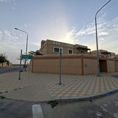 فيلا مودرن للبيع في جلموده – محلة العلا | بيوت مرافق تايب 5 | 590م | زاوية واجهتين