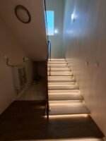 ⁦فيلا سابك تايب 4 للبيع في جلموده | 533م | شارعين | تصميم عصري وتشطيب مجدد⁩ - الصورة ⁦3⁩