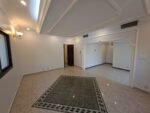 ⁦فيلا بتروكيميا للبيع في الفناتير بمساحة 535م | زاوية شارعين | تصميم مميز وحديقة داخلية⁩ - الصورة ⁦12⁩