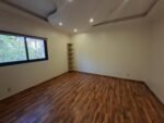 ⁦فيلا بتروكيميا للبيع في الفناتير بمساحة 535م | زاوية شارعين | تصميم مميز وحديقة داخلية⁩ - الصورة ⁦16⁩
