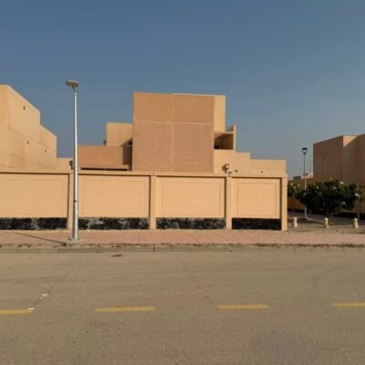 فيلا للبيع 725م² ( 3 واجهات - صك حر) | الجبيل الصناعية – حي جلمودة (شارع عكاظ)