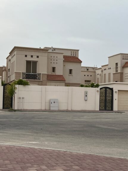 فيلا فاخرة للبيع 630م² (صك حر) | الجبيل الصناعية – حي المطرفية