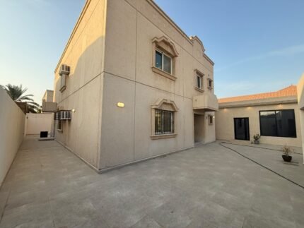 فيلا فاخرة بمساحة 638م² للبيع | الجبيل الصناعية – حي دارين